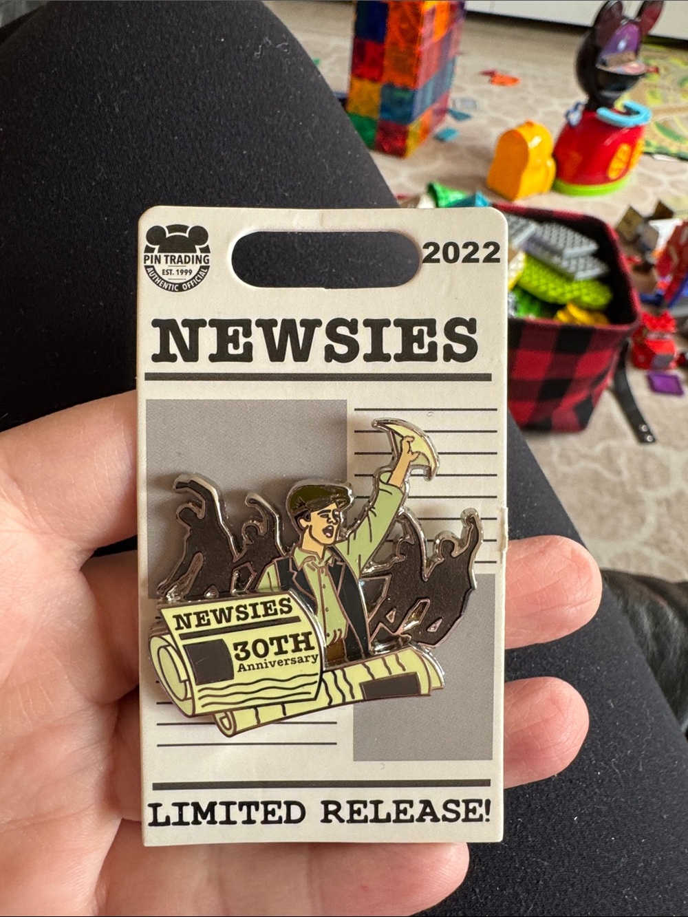 Disney newsies 30th anniversary pin NWT